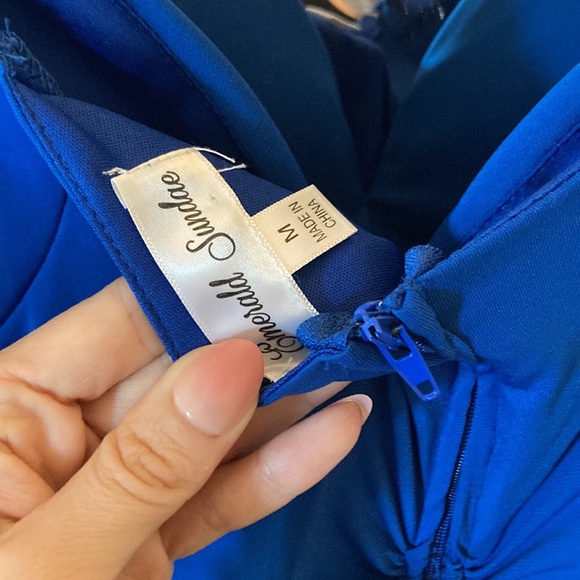 Size medium Dress has sideslip and shoulder details. V neck, but not too much - Picture 4 of 4